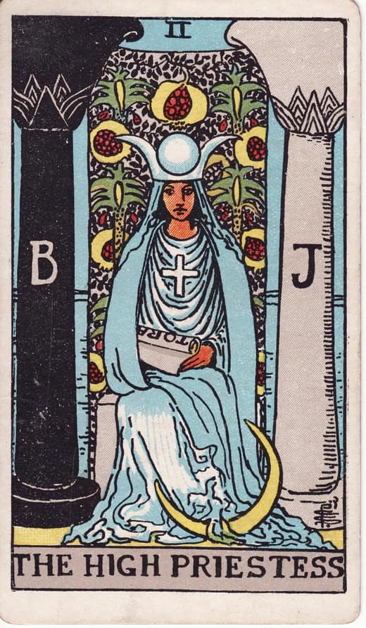 여사제 (The High Priestess)
